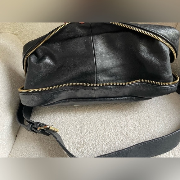 Large Steve Madden Black Leather crossbody open flap with pockets zippers NWOT - Picture 5 of 11